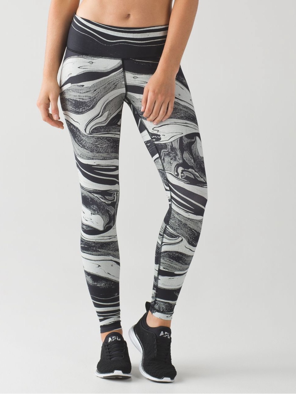 Lululemon Speed Wunder Tight (Nulux) 4 like new!